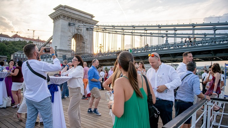 Közös szenvedély, amely a bor köré épül - Élménybeszámoló a Winelovers River Night-ról Közös szenvedély, amely a bor köré épül - Élménybeszámoló a Winelovers River Night-ról
