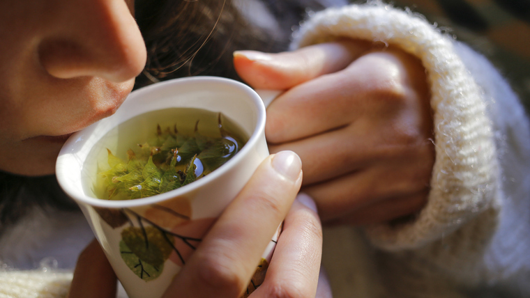 Milyen összefüggés van a bor-, a tea-, és a kávéfogyasztási szokásaink között?