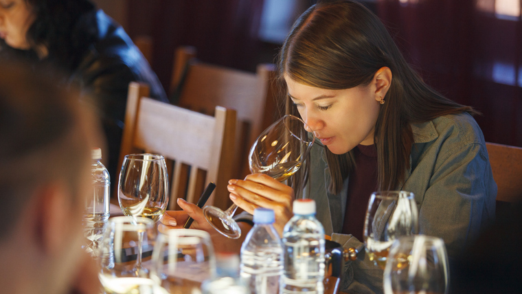 Hogyan lesz egy jó borból még jobb élmény? Úgy, ha értjük is, mi van a poharunkban! Hogyan lesz egy jó borból még jobb élmény? Úgy, ha értjük is, mi van a poharunkban!