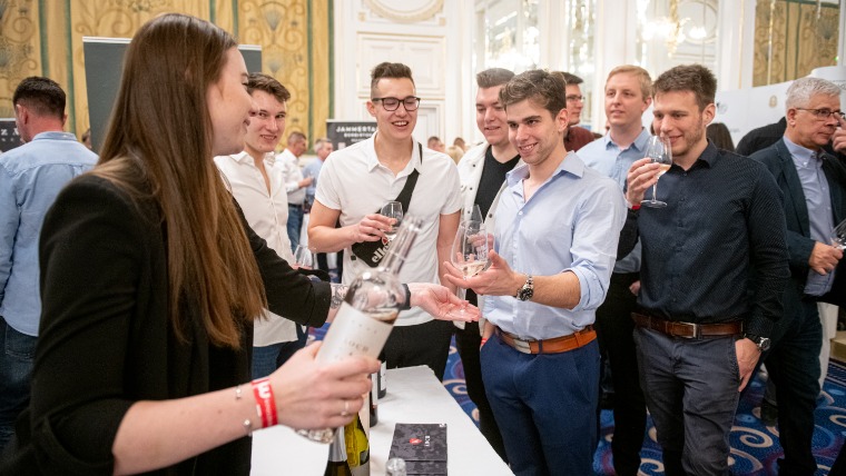 Felülmúlta az elvárásainkat a Winelovers Grand: nemcsak kóstoló, hanem boros élményuniverzum Felülmúlta az elvárásainkat a Winelovers Grand: nemcsak kóstoló, hanem boros élményuniverzum