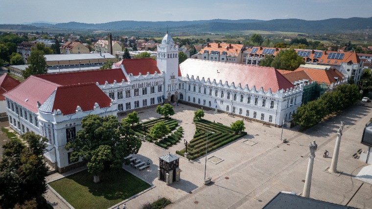Tokajból a világpiacra: gyakorlati, nemzetközi mesterképzés borrajongó szakembereknek Tokajból a világpiacra: gyakorlati, nemzetközi mesterképzés borrajongó szakembereknek