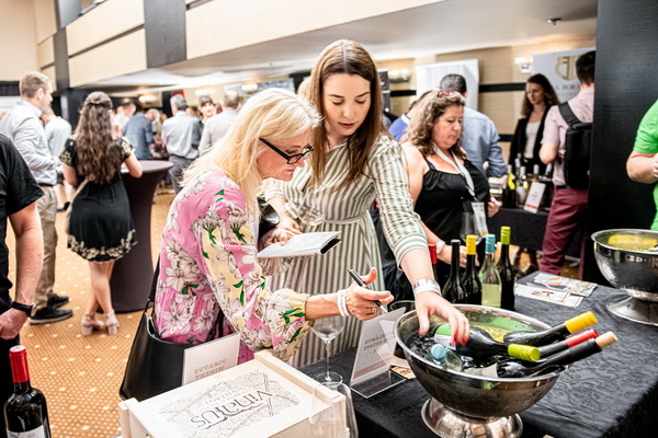 A világ minden tájáról érkeznek bírálók a közép-, és kelet-európai borokra fókuszáló Winelovers Wine Awards-ra